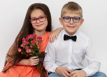 В статье мы поговорим о том, как и почему развивается близорукость у детей. А также вы узнаете, каковы методы лечения данного заболевания.
